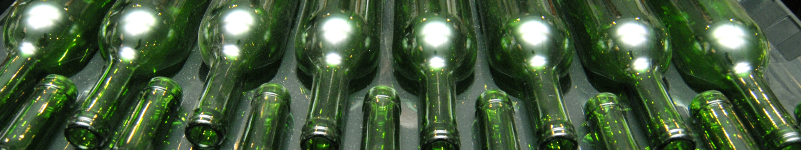 Grüne, leere Weinflaschen ©Feuerbach